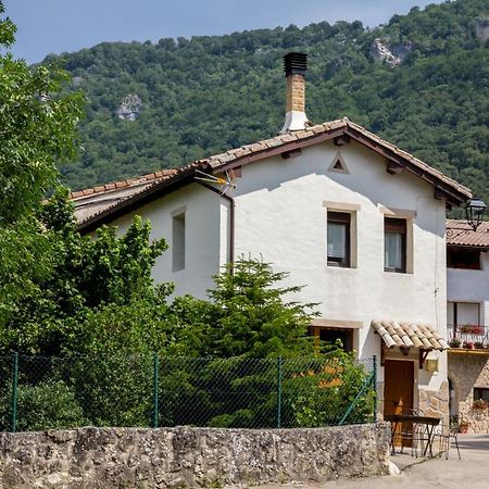 Casa Lizarrosta En Nacedero Del Urederra Villa Baquedano Exteriör bild